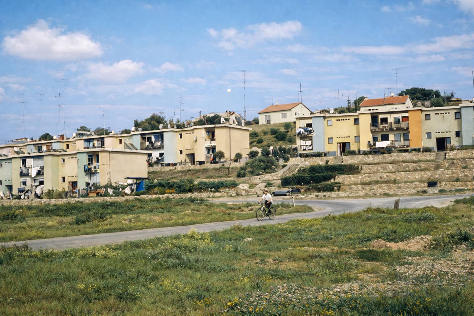 שיכון עממי בעתלית