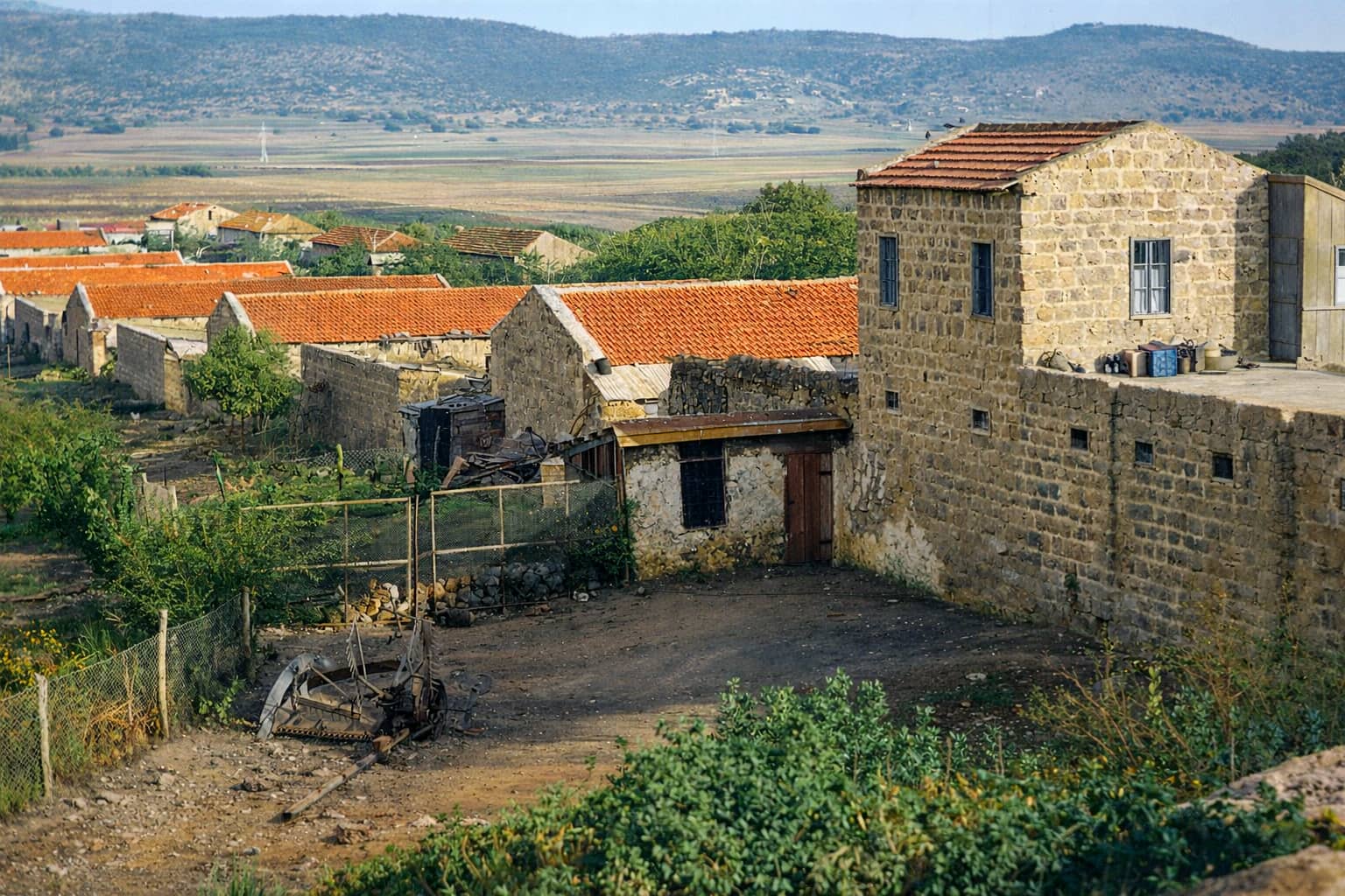 בניות ראשונות בעתלית