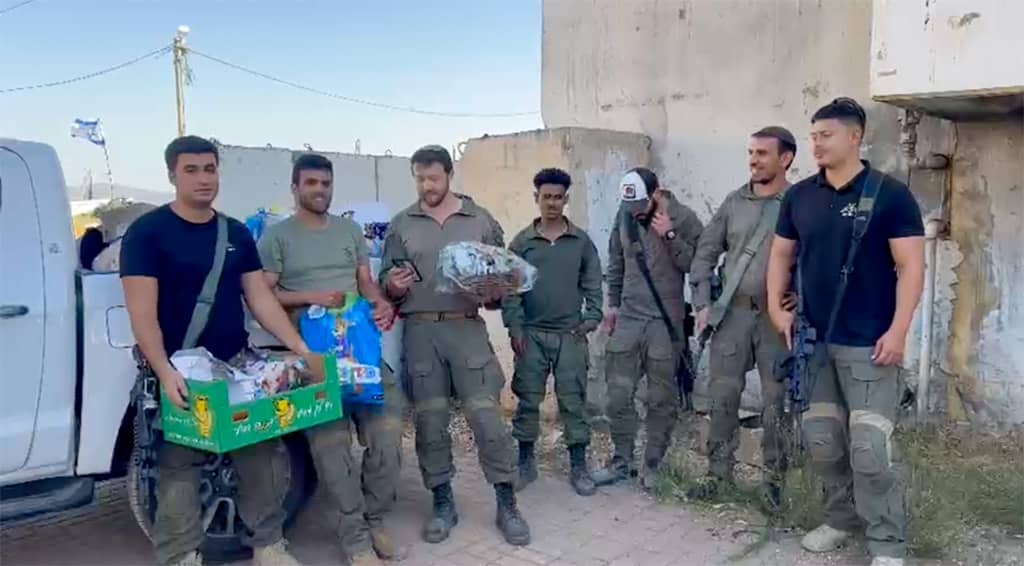 חייליים מודים לתורמים