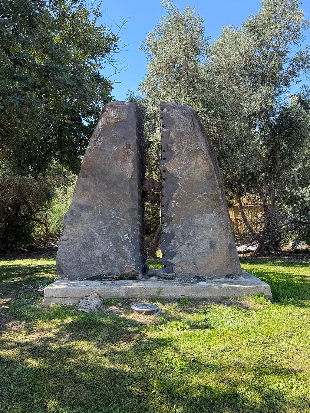 פסל בגן שרון