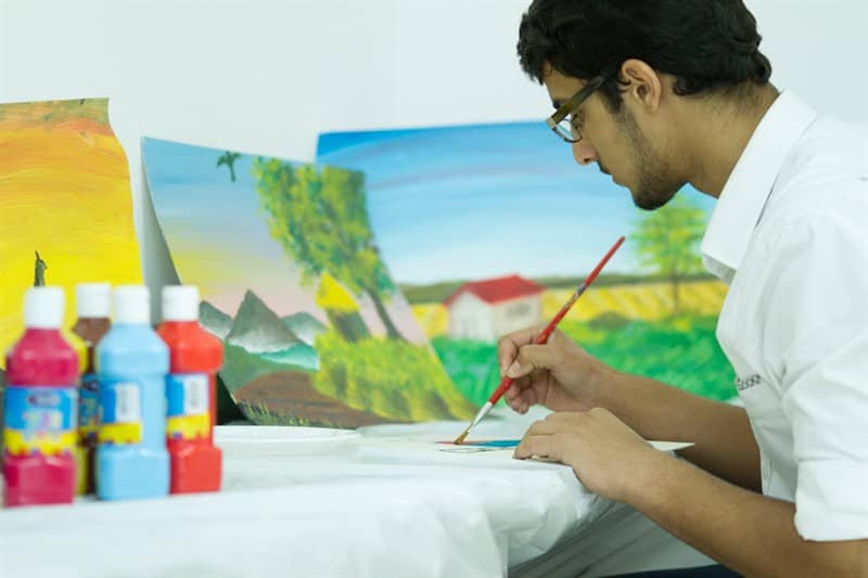 תלמיד אומנות בכפר סיטרין