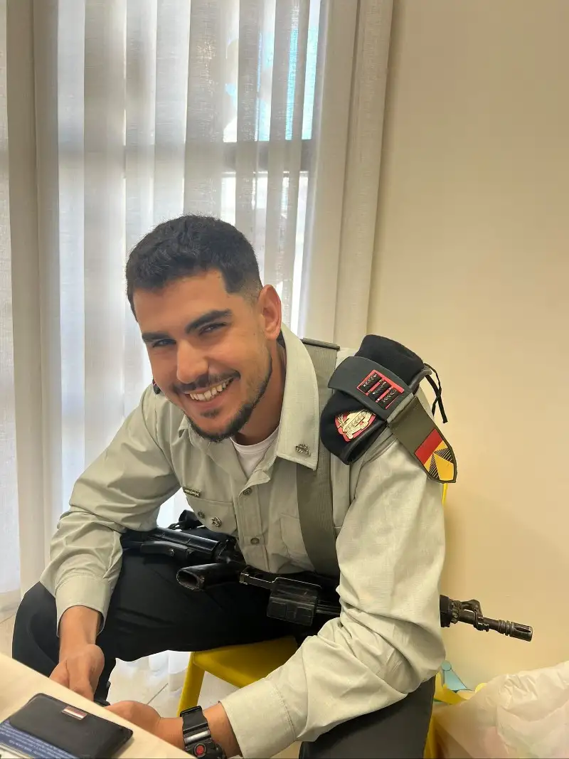 רס״ן גיא נזרי ז״ל והחיוך הכובש רס״ן גיא נזרי ז״ל והחיוך הכובש